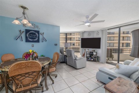 Condo in Daytona Beach Shores, Florida, 2 bedrooms № 2354575 - photo 3
