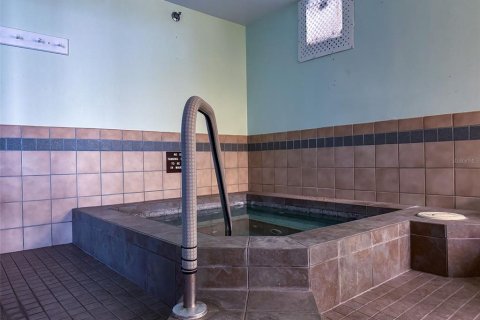 Condo in Daytona Beach Shores, Florida, 2 bedrooms № 2354575 - photo 27