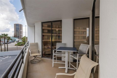 Condo in Daytona Beach Shores, Florida, 2 bedrooms № 2354575 - photo 6