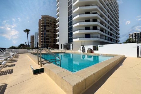 Condo in Daytona Beach Shores, Florida, 2 bedrooms № 2354575 - photo 19
