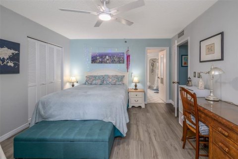 Condo in Daytona Beach Shores, Florida, 2 bedrooms № 2354575 - photo 13