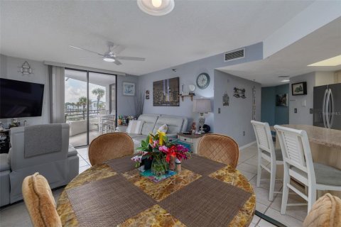 Condo in Daytona Beach Shores, Florida, 2 bedrooms № 2354575 - photo 8