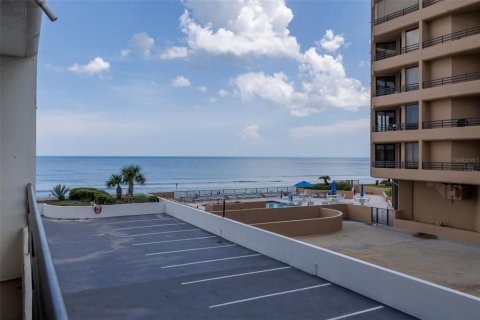 Condo in Daytona Beach Shores, Florida, 2 bedrooms № 2354575 - photo 7