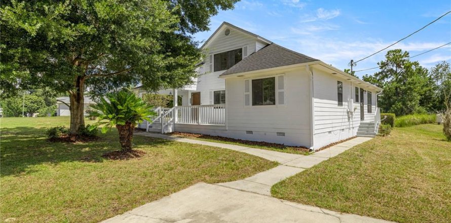 House in Ocala, Florida 3 bedrooms, 192.31 sq.m. № 1909659