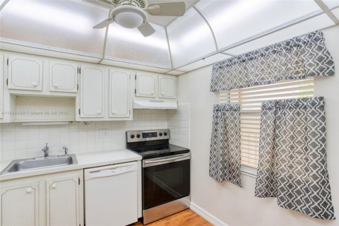 Condo in Margate, Florida, 2 bedrooms  № 1951354 - photo 3