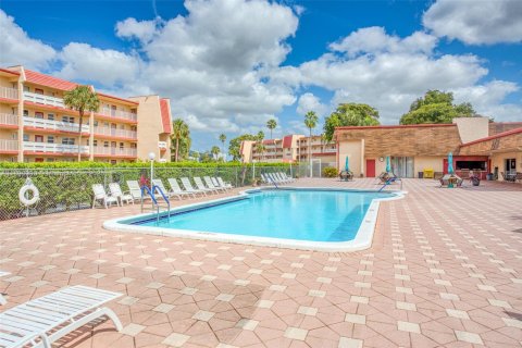 Condo in Margate, Florida, 2 bedrooms  № 1951354 - photo 18