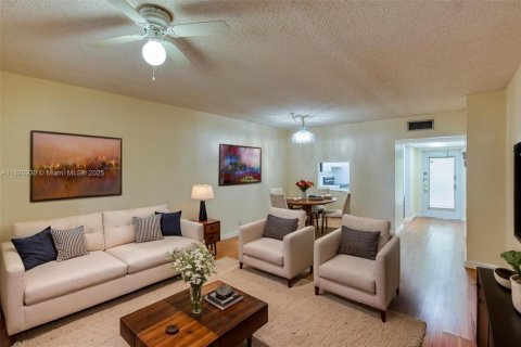 Condo in Margate, Florida, 2 bedrooms  № 1951354 - photo 7