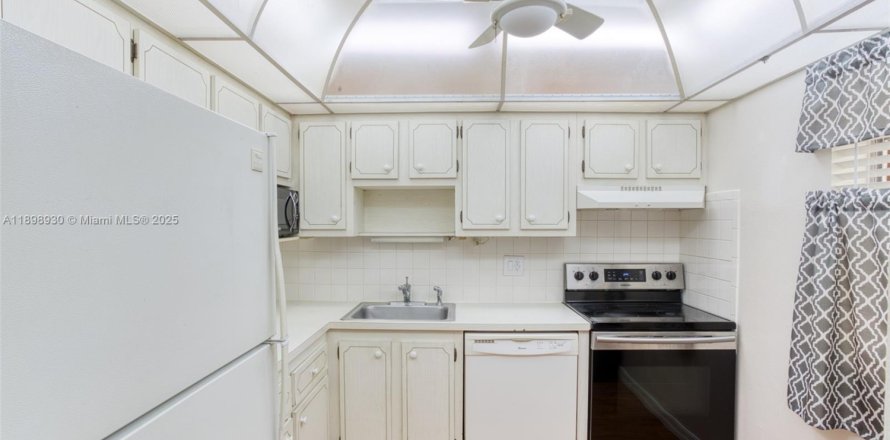 Condo in Margate, Florida, 2 bedrooms  № 1951354