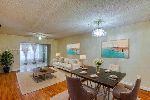 Condo in Margate, Florida, 2 bedrooms  № 1951354 - photo 9