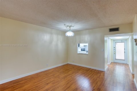 Condo in Margate, Florida, 2 bedrooms  № 1951354 - photo 5