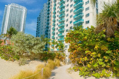 Снять в аренду кондоминиум в Холливуд, Флорида 2 спальни, 109.44м2, № 2005059 - фото 23