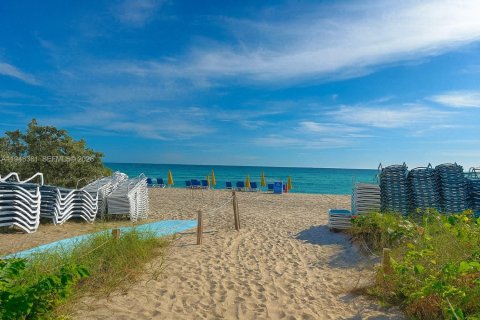 Кондоминиум с 2 спальнями в Холливуд, Флорида № 2005059