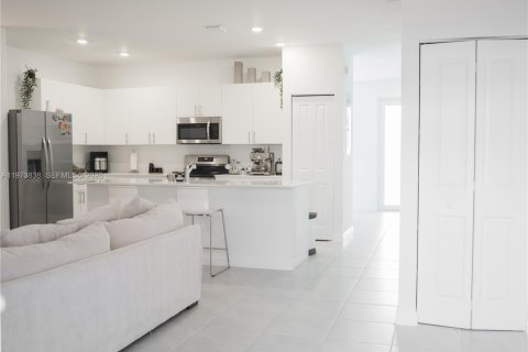 Купить таунхаус в Хомстед, Флорида 4 спальни, 173.91м2, № 2033375 - фото 6