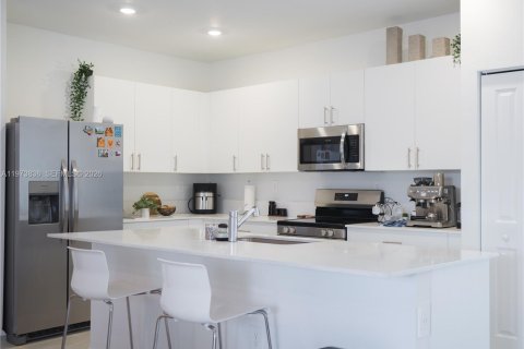 Купить таунхаус в Хомстед, Флорида 4 спальни, 173.91м2, № 2033375 - фото 5