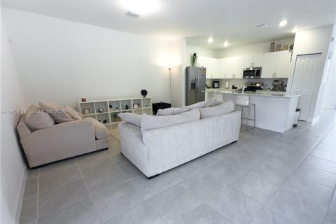 Купить таунхаус в Хомстед, Флорида 4 спальни, 173.91м2, № 2033375 - фото 2