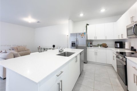 Купить таунхаус в Хомстед, Флорида 4 спальни, 173.91м2, № 2033375 - фото 4