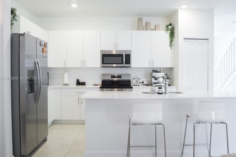 Купить таунхаус в Хомстед, Флорида 4 спальни, 173.91м2, № 2033375 - фото 3