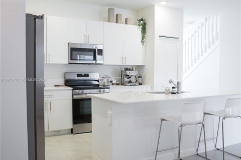 Купить таунхаус в Хомстед, Флорида 4 спальни, 173.91м2, № 2033375 - фото 8