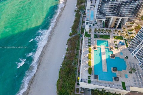 Снять в аренду кондоминиум в Халландейл-Бич, Флорида 2 спальни, 124.21м2, № 2034347 - фото 3