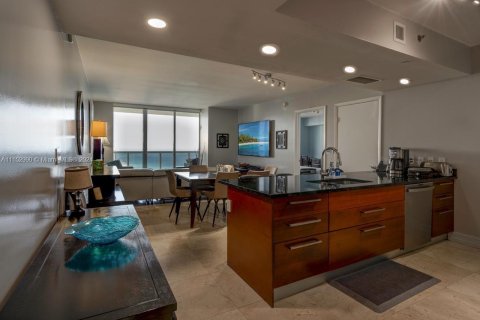 Снять в аренду кондоминиум в Халландейл-Бич, Флорида 2 спальни, 124.21м2, № 2034347 - фото 28