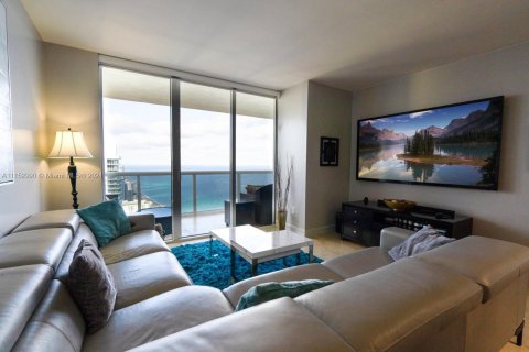 Снять в аренду кондоминиум в Халландейл-Бич, Флорида 2 спальни, 124.21м2, № 2034347 - фото 23