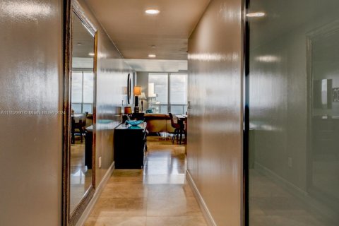 Снять в аренду кондоминиум в Халландейл-Бич, Флорида 2 спальни, 124.21м2, № 2034347 - фото 27