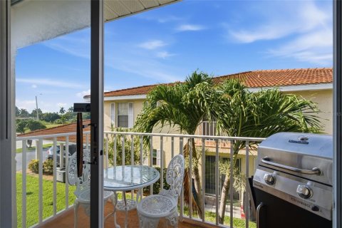 Condo in Cape Coral, Florida, 2 bedrooms № 2200849 - photo 29