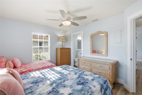 Condo in Cape Coral, Florida, 2 bedrooms № 2200849 - photo 20
