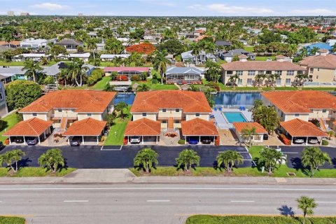 Condo in Cape Coral, Florida, 2 bedrooms № 2200849 - photo 2