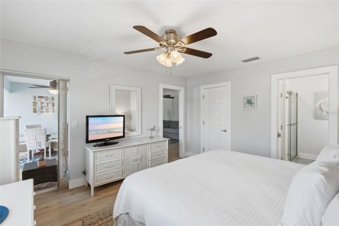 Condo in Cape Coral, Florida, 2 bedrooms № 2200849 - photo 15