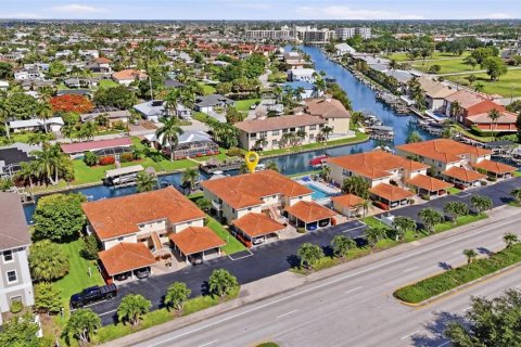 Condo in Cape Coral, Florida, 2 bedrooms № 2200849 - photo 3