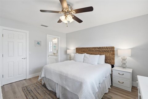 Condo in Cape Coral, Florida, 2 bedrooms № 2200849 - photo 14