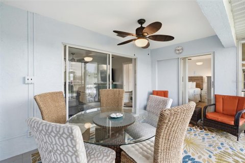 Condo in Cape Coral, Florida, 2 bedrooms № 2200849 - photo 25