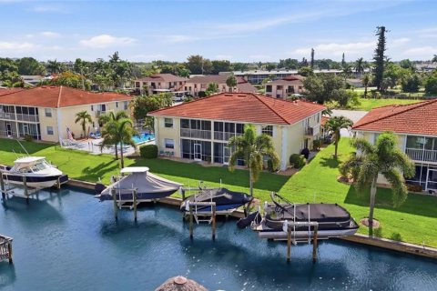 Condo in Cape Coral, Florida, 2 bedrooms  № 2200849