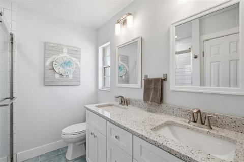 Condo in Cape Coral, Florida, 2 bedrooms № 2200849 - photo 16