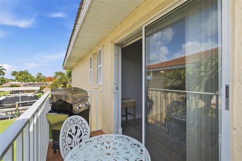 Condo in Cape Coral, Florida, 2 bedrooms № 2200849 - photo 30