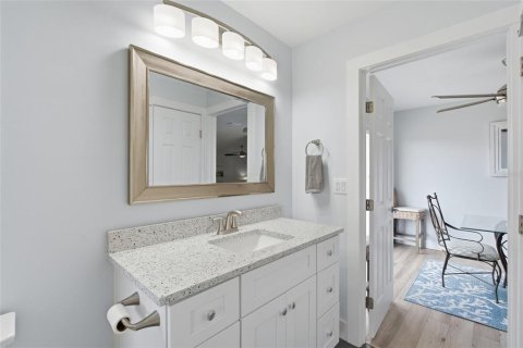 Condo in Cape Coral, Florida, 2 bedrooms № 2200849 - photo 22