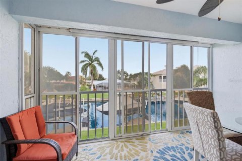 Condo in Cape Coral, Florida, 2 bedrooms № 2200849 - photo 28