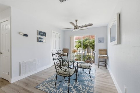 Condo in Cape Coral, Florida, 2 bedrooms № 2200849 - photo 7