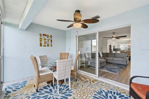 Condo in Cape Coral, Florida, 2 bedrooms № 2200849 - photo 26