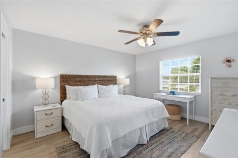 Condo in Cape Coral, Florida, 2 bedrooms № 2200849 - photo 13