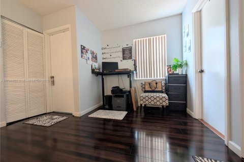 House in Pembroke Pines, Florida 5 bedrooms, 222.97 sq.m. № 2014143 - photo 14