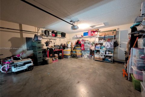 House in Pembroke Pines, Florida 5 bedrooms, 222.97 sq.m. № 2014143 - photo 25