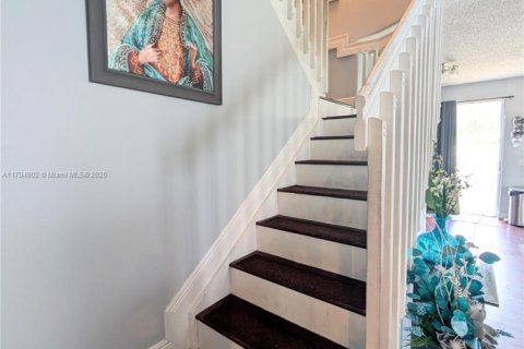 House in Pembroke Pines, Florida 5 bedrooms, 222.97 sq.m. № 2014143 - photo 13