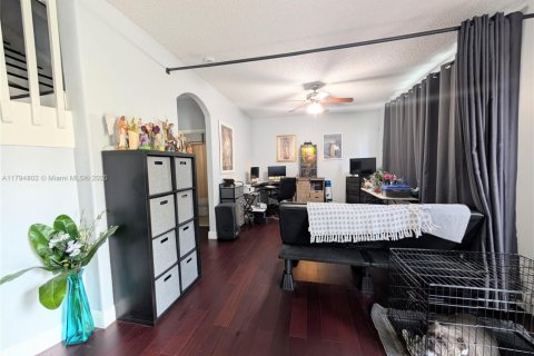 House in Pembroke Pines, Florida 5 bedrooms, 222.97 sq.m. № 2014143 - photo 9