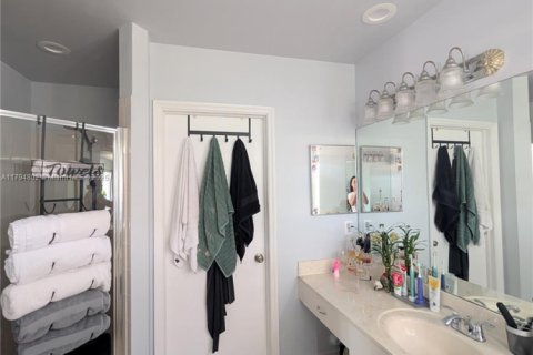 House in Pembroke Pines, Florida 5 bedrooms, 222.97 sq.m. № 2014143 - photo 16