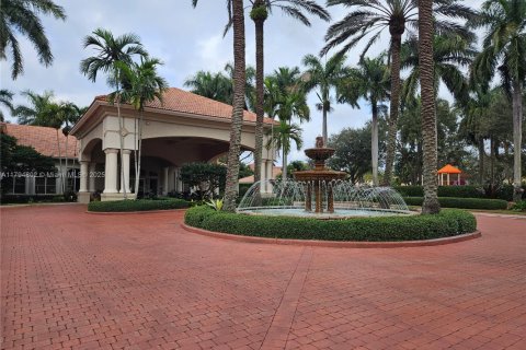 House in Pembroke Pines, Florida 5 bedrooms, 222.97 sq.m. № 2014143 - photo 26