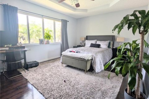 House in Pembroke Pines, Florida 5 bedrooms, 222.97 sq.m. № 2014143 - photo 15