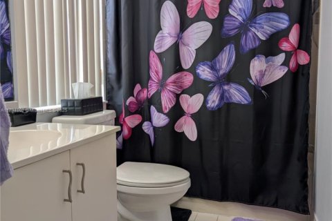 House in Pembroke Pines, Florida 5 bedrooms, 222.97 sq.m. № 2014143 - photo 22