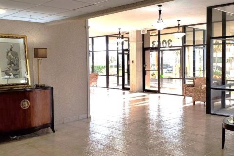 Condo in Daytona Beach, Florida, 2 bedrooms  № 1573872 - photo 24